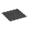 La vue du dessous ou de la face inférieure, c’est-à-dire la face inférieure de la pièce moulée WARCO 6460 - Sol de Fitness Compact au format 50 × 50 × 0,8 cm.