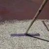 Aufsicht auf die Unterseite, also die Bodenseite von WARCO-Formteil 0009 - ALLESDICHT – die Gummihaut aus dem Eimer im Format 11 kg | 3,3 m².