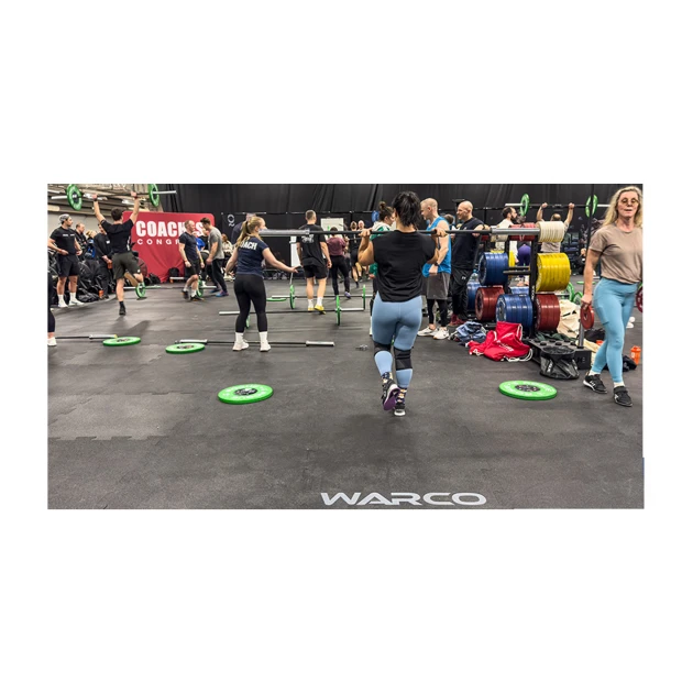 La vue du dessous ou de la face inférieure, c’est-à-dire la face inférieure de la pièce moulée WARCO 6191 - Sol en location Fitness Performance Elite au format 15 × 20 m | 300 m².