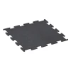La vue du dessous ou de la face inférieure, c’est-à-dire la face inférieure de la pièce moulée WARCO 3757 - Fitness Performance Elite Revêtement Sportif au format 100 x 100 x 1,5 cm | 1,00 m².