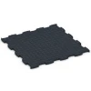 La vue du dessous ou de la face inférieure, c’est-à-dire la face inférieure de la pièce moulée WARCO 6888 - Dalle Fitness Max au format 97,1 x 97,1 x 2,8 cm.