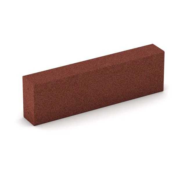 La photo de la face arrière asymétrique d’un produit WARCO 2597: Bloc de marche en caoutchouc, en couleur Rouge brique, dans les dimensions 1000 x 300 x 150 mm.